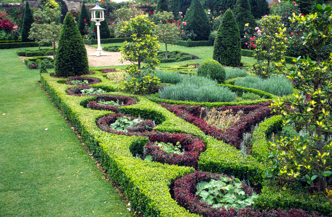 MANAGING NOTABLE GARDENS AND LANDSCAPES